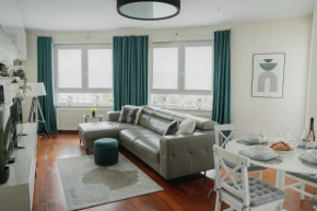 Modern Apartment with Parking near Metro Kabaty by Noclegi Renters